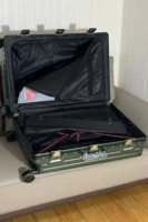 На конвейере производятся темно-зеленые экспортные модели.