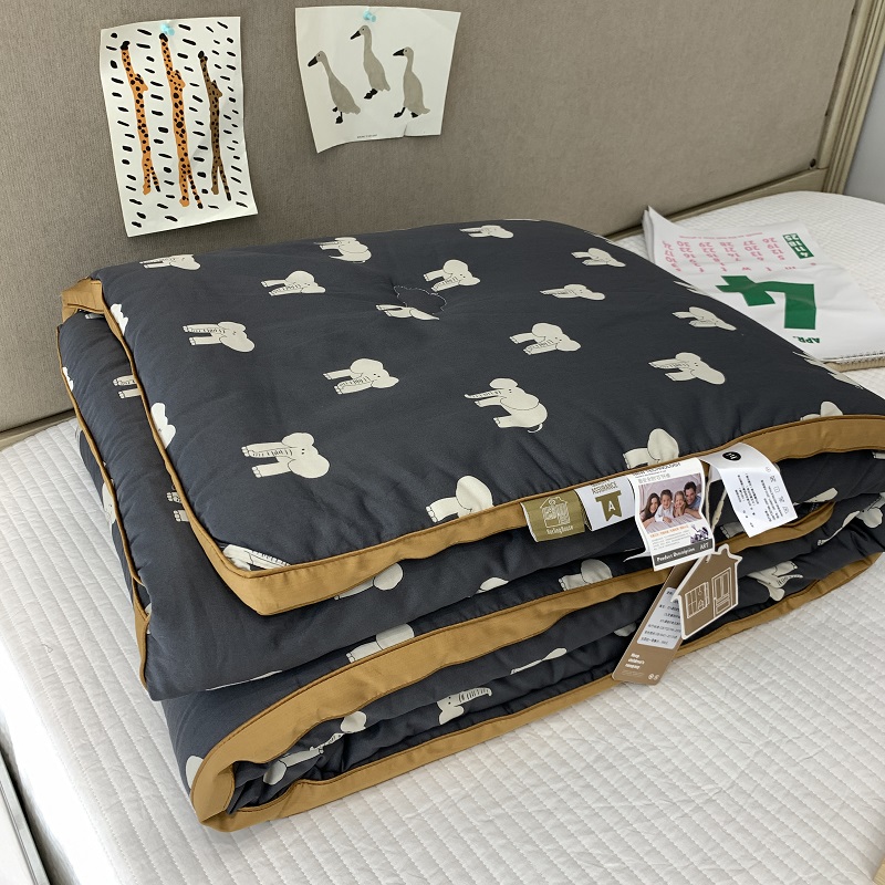Can machine wash 60S children's soybean is core long chowder cotton 150 × 200 spring and autumn quilt pure cotton to keep warm winter