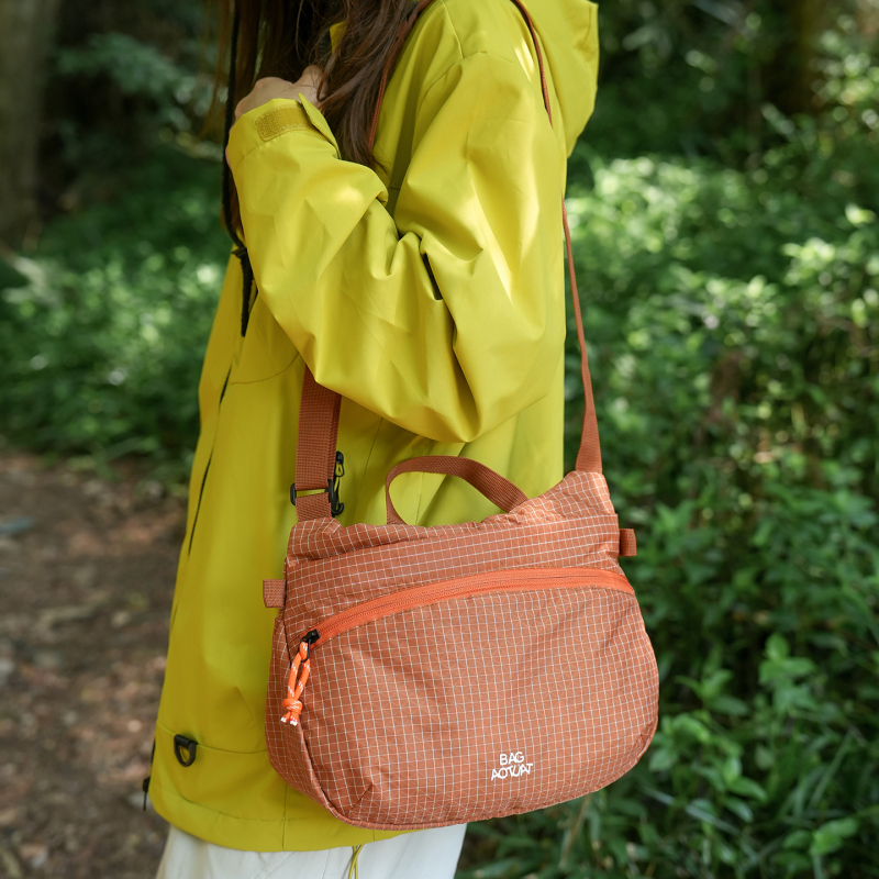 Lightweight Outdoor Waterproof Crossbody Bag for Men, Hiking Shoulder Bag, Stylish Commuter Backpack, Women's Messenger Bag