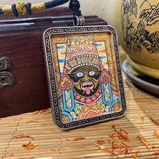 Китайская карта защиты от несчастий 西藏小唐卡纯手绘随身唐卡嘎乌盒扎基拉姆财神黄财神吊坠小扎卡