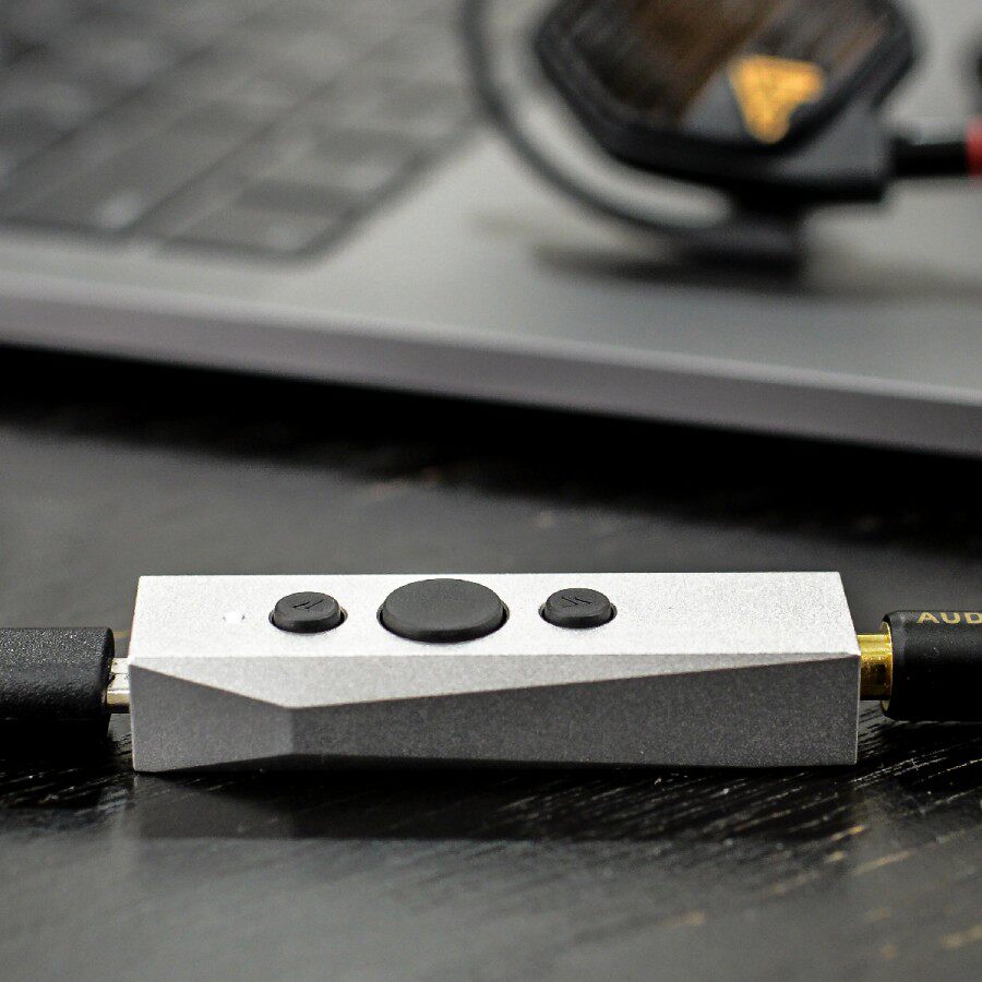 miniDSP L-DSP headphone amplifier integrated with digital audio processing