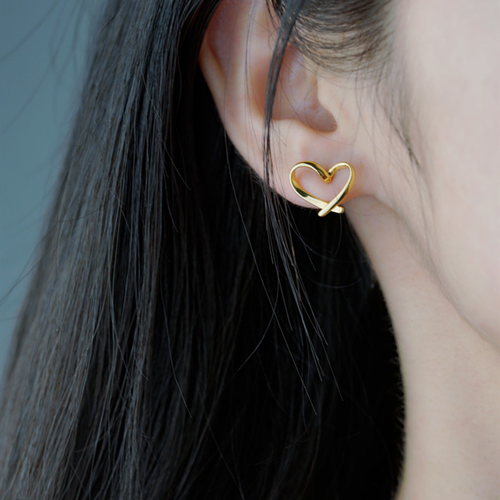 Valentine's Day gifts S925 pure silver needle loving ear needle lukewarm little crowdsourced design fresh commute 100 hitch