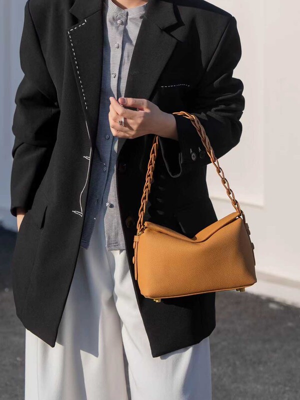 Genuine Leather Women's Bag 2026 New Style Single Shoulder Crossbody Tote Bag Fresh and Sweet Underarm Bag Fashionable Simple Style Pillow Bag