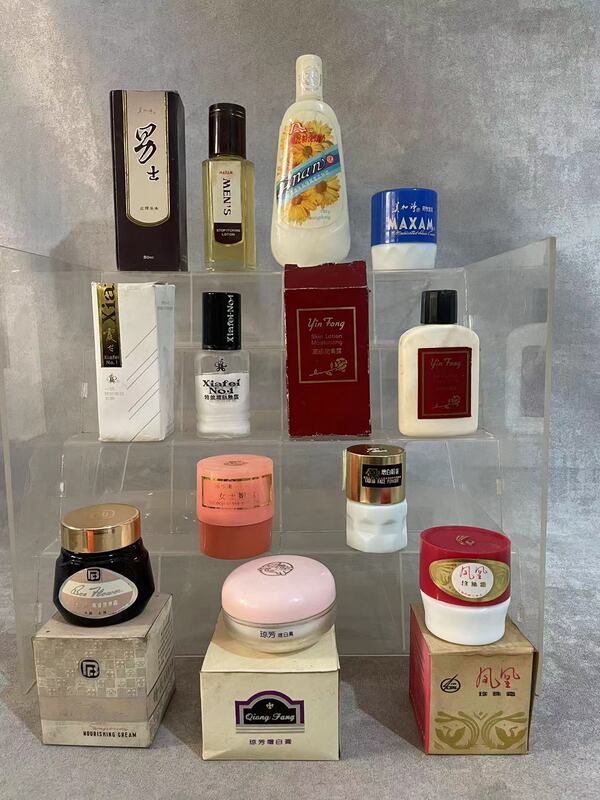 Nostalgic Old Stock from the 90S: Various Types of Facial Cleansers, Creams, and Anti-Itch Hair Lotions That Cannot Be Used