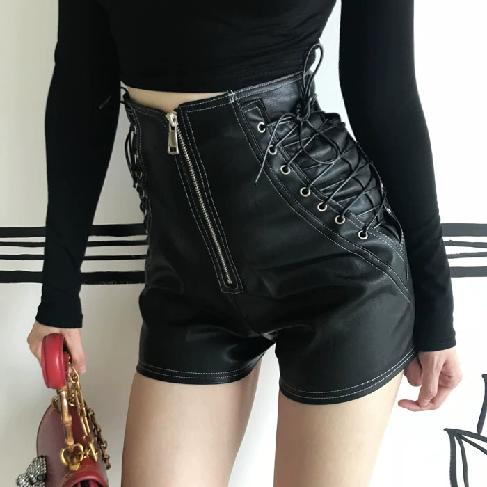 ZZ xương ZZ retro bên dây rút dây thắt lưng cao dây kéo trang trí quần short da PU mỏng