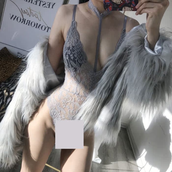 ZZ xương ZZ Châu Âu và Mỹ hộp đêm phong cách sexy ren quan điểm treo cổ chương trình body slim bodysuit sling sling đầm nữ