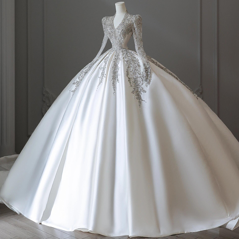 Satin Main Wedding Dress for Brides 2026 New Style Petite Wedding Dress Light Starry Sky Heavy Craftsmanship Vintage V-Neck Long Sleeves