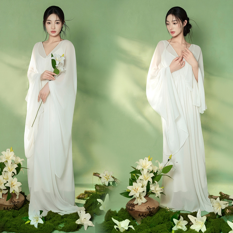 New White Traditional Chinese Style Photo Shoot Outfit for Women, with a Cool and Artistic Oil Painting Vibe
