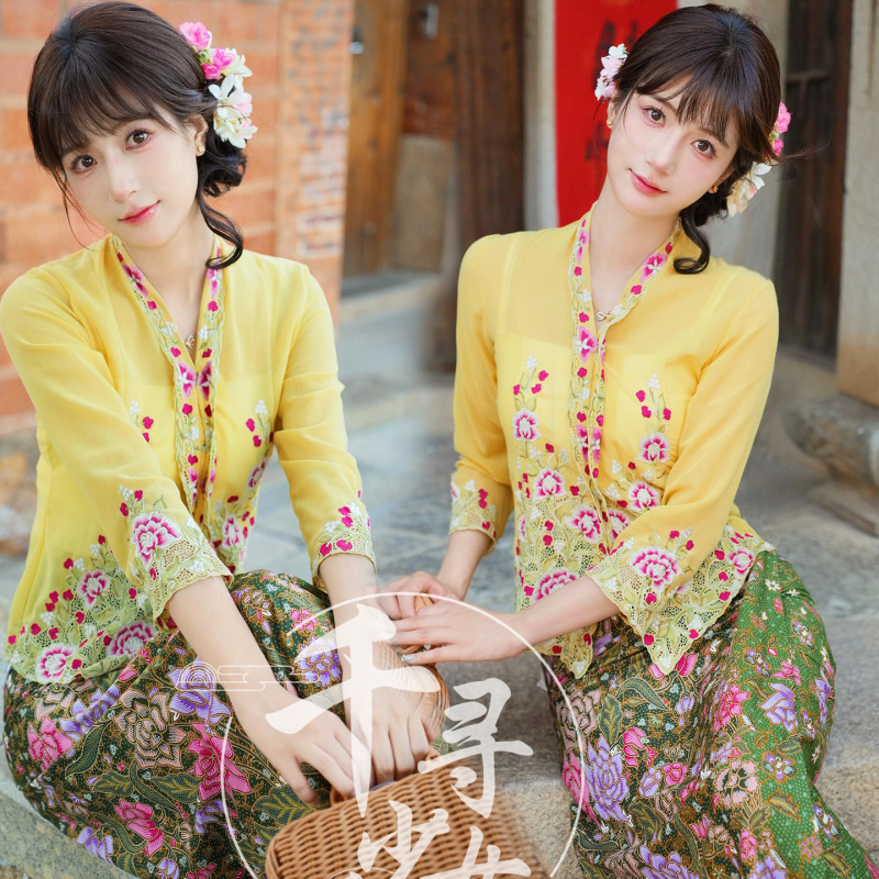 New Studio Collection of Traditional Chinese Girl's Hairpin Flower Costumes, Ethnic Minority Embroidery Sets, Personal Portrait Photography, Art Photos New Studio Collection of Traditional Chinese Girl's Hairpin Flower Costumes, Ethnic Minority Embroidery Sets, Personal Portrait Photography, Art Photos