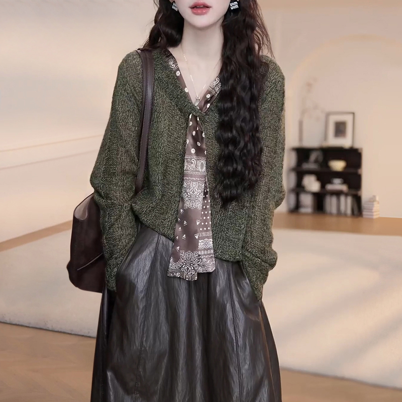 Very Beautiful Korean-Style Knitwear 2026 Autumn and Winter New Loose-Fitting Slimming Fashionable Scarf and Leather Skirt Casual Set Very Beautiful Korean-Style Knitwear 2026 Autumn and Winter New Loose-Fitting Slimming Fashionable Scarf and Leather Skirt Casual Set