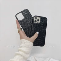 Патентная кожа черная крокодиловая узор