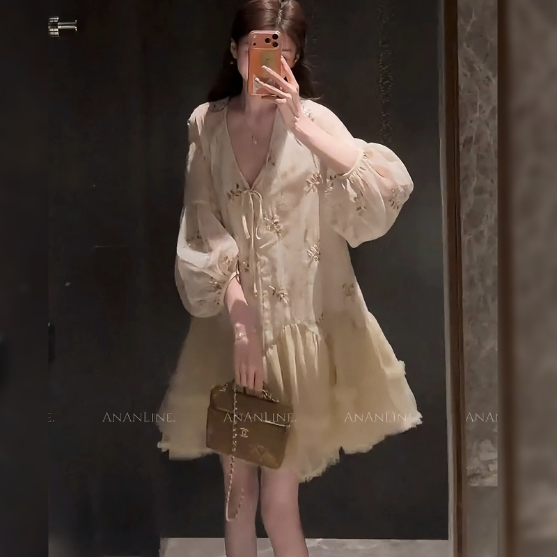 French-Style Gentle V-Neck Embroidered Dress for Women, Long-Sleeved Tie-Up A-Line Dress with a High-End Feel and a Holiday Vibe
