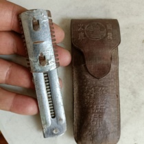 A set of train brand razor and comb sets from the Republic of China period is preserved intact as shown in the picture to maintain its authenticity.