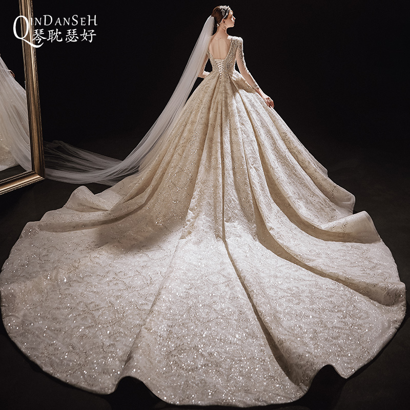 Long sleeve winter main wedding dress 2021 new bridal dress temperament big tailing retro heavy industry French outing female