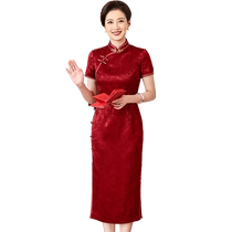 Robe de mariée rouge pour mère cheongsam pour femmes nouveau style jeune tempérament haut de gamme robe de mariée pour belle-mère heureuse 2024