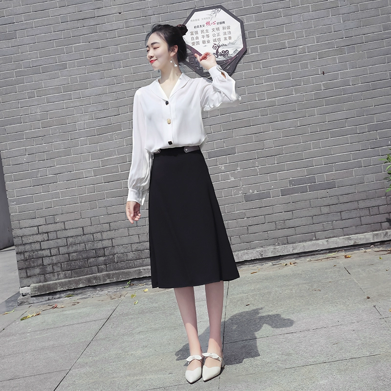 Mùa xuân 2020 phụ nữ mới phiên bản Hàn Quốc của chiếc váy hai dây cổ chữ V nữ mùa xuân và mùa thu khí chất giữa mùa thu - Váy eo cao