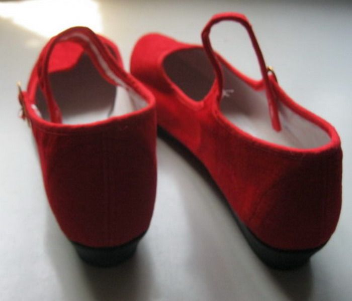 Ethnic waist drum Yiliang Yangko dance shoes performance plastic bottom Beijing women's flat shoes red