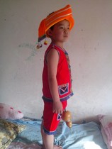 Childrens Day ethnic minority characteristics Yi costumes boys Yi costumes dance performances horse hanging costumes