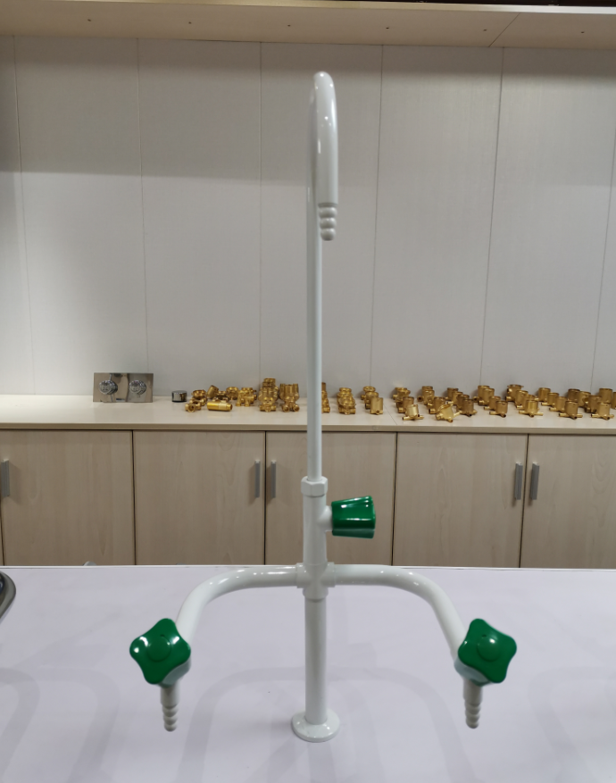 Factory factory chemical petrochemical laboratory laboratory school hospital factory with three-linked faucet eyewashing device