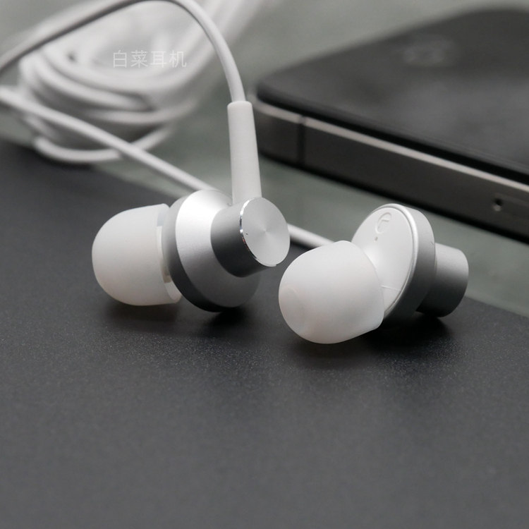 Foreign brand mobile phone in-ear wire-controlled earphones Exquisite and compact aluminum cavity, firm and comfortable to wear