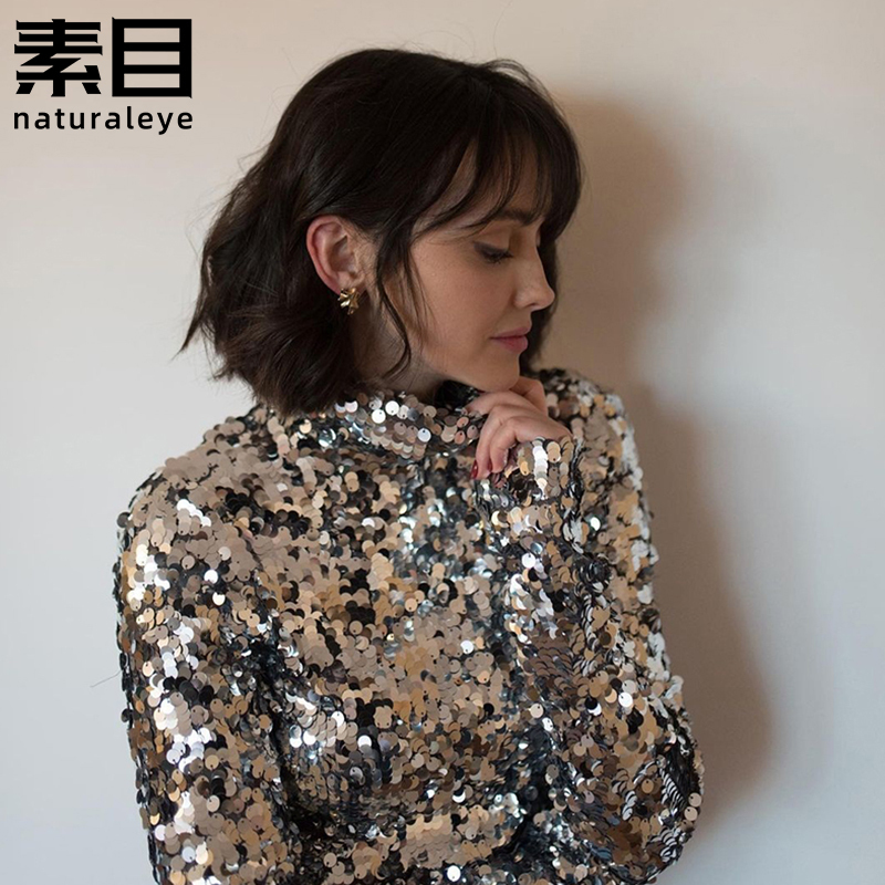 Silver Sequin High-Neck Long-Sleeve Slim-Fit T-Shirt, Fashionable Shiny Top for Women, Can Be Worn Alone or as an Inner Layer, Suitable for Performances in Spring