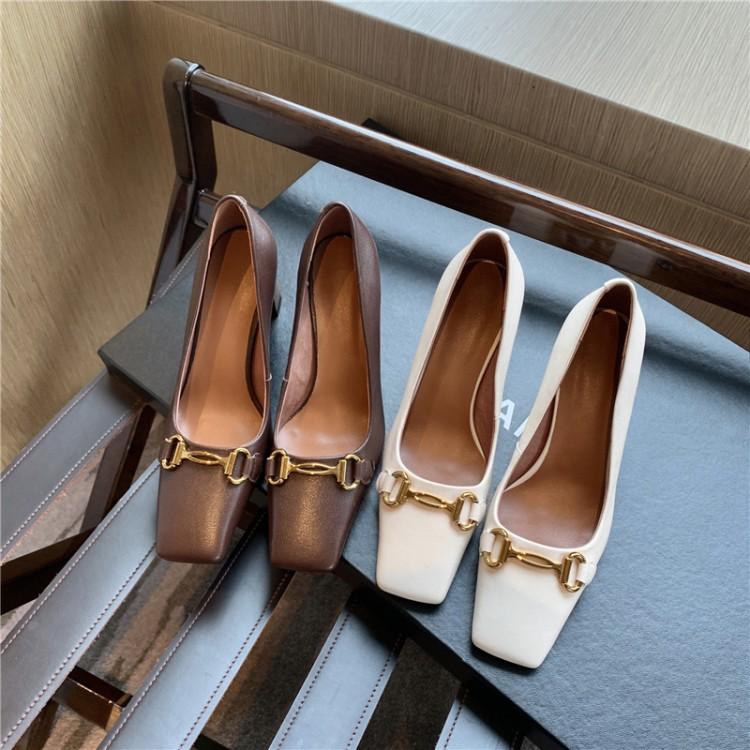 The old board lady sucking up the self-reserved Korean version of the small square head single shoe metal buckle coarse heel high heel shoe-Taobao