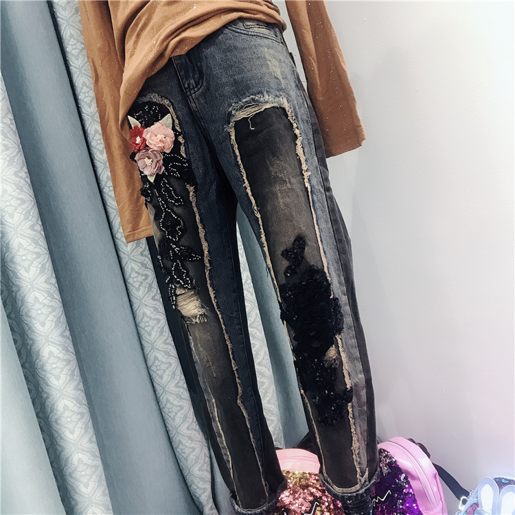 Thời trang nặng màu kết hợp quần jean hoa thời trang nữ