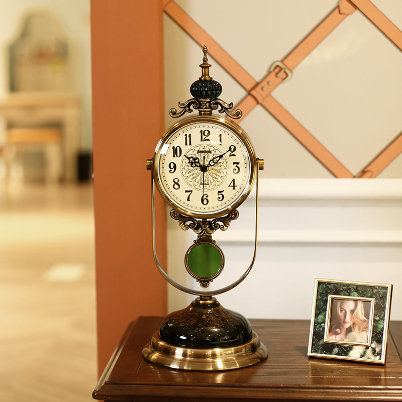 European creative desk clock living room pendulum clock desktop decoration American bedroom mute clock retro desktop swing clock