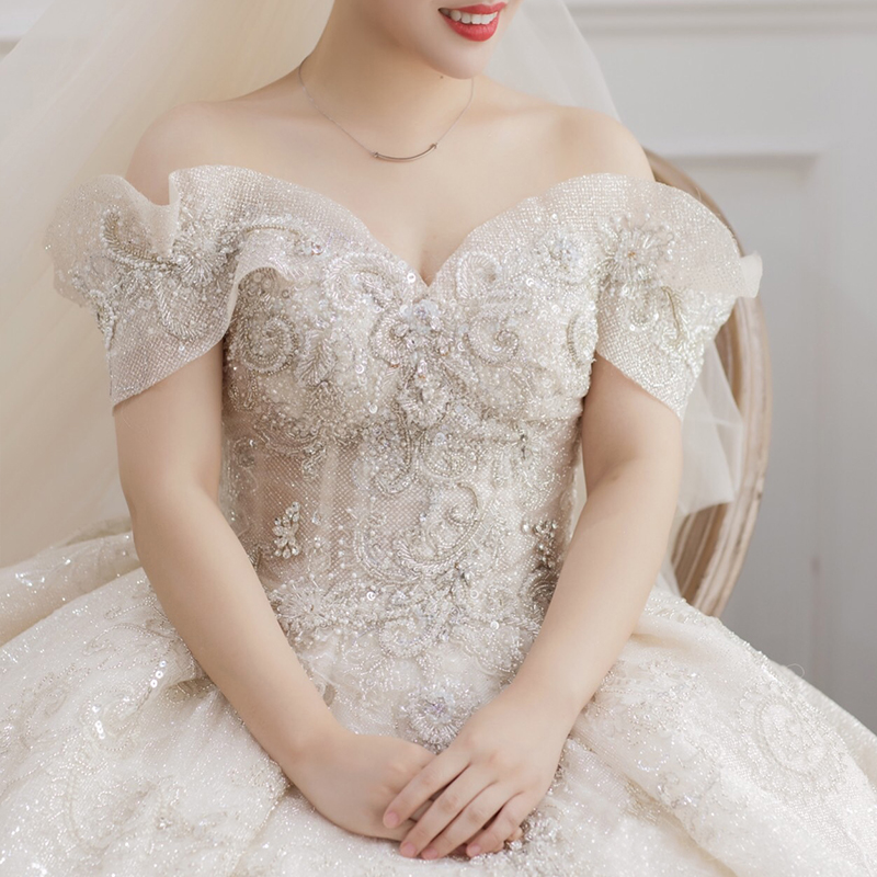 Gồm một từ chiếc váy vai cưới 2020 mới giấc mơ cô dâu đơn giản Sen hệ thống ánh sáng siêu cổ tích Pháp Hepburn sao kéo đuôi phong cách châu Âu
