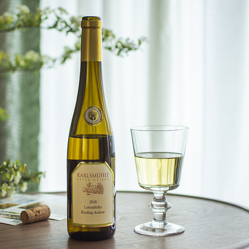 With decades-long aging potential Carr Miller winery long gold cap with a selection of sweet white 2018