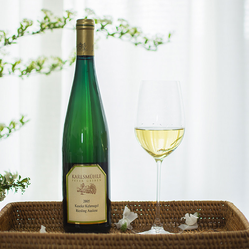 Strong yellow apricot fragrance Carl Miller winery Kassler Kassler trail Riesling selection sweet white 2005