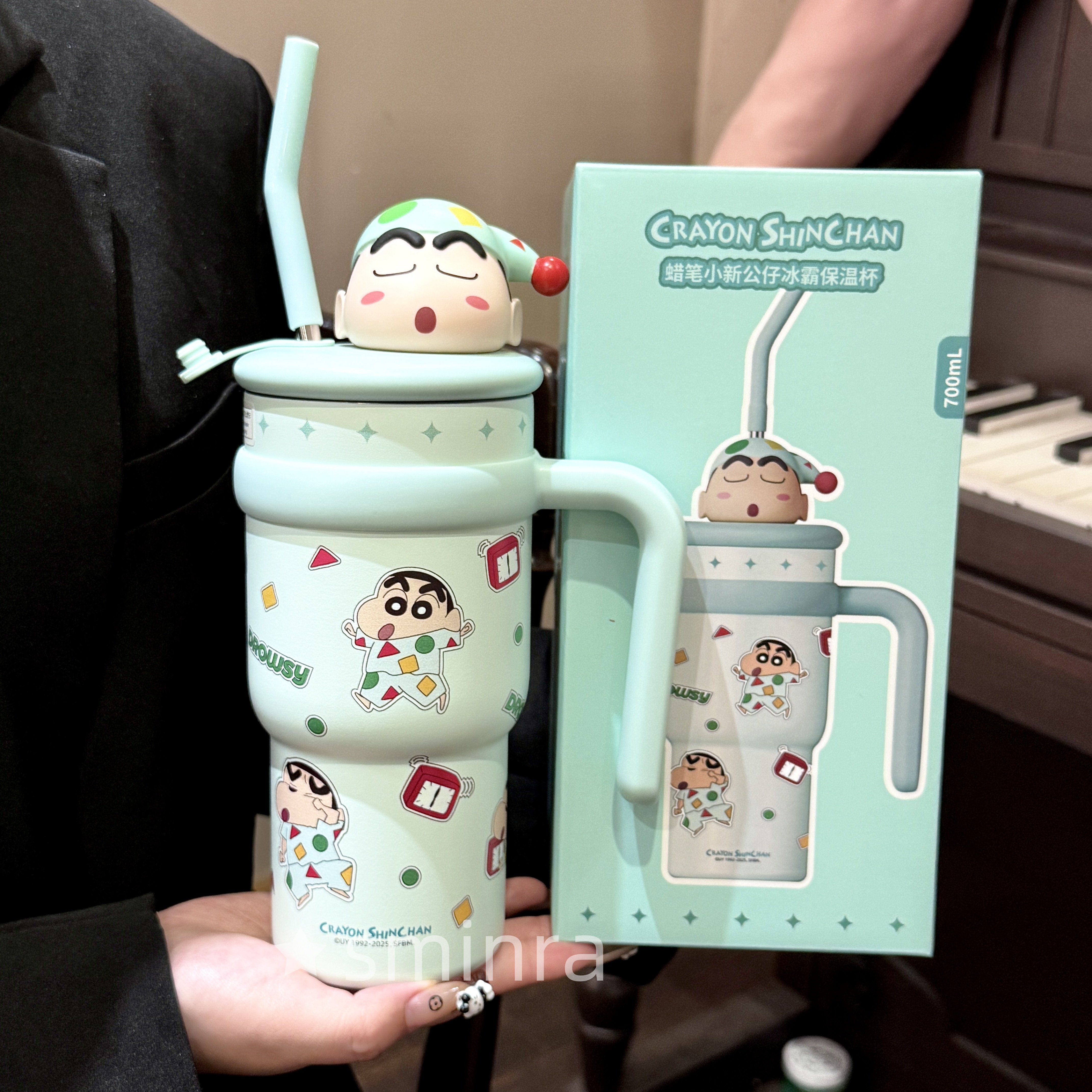 Gelas Crayon Shin-chan, tumbler lucu siswa wanita kapasitas besar, gelas sedotan penahan dingin, hadiah ulang tahun