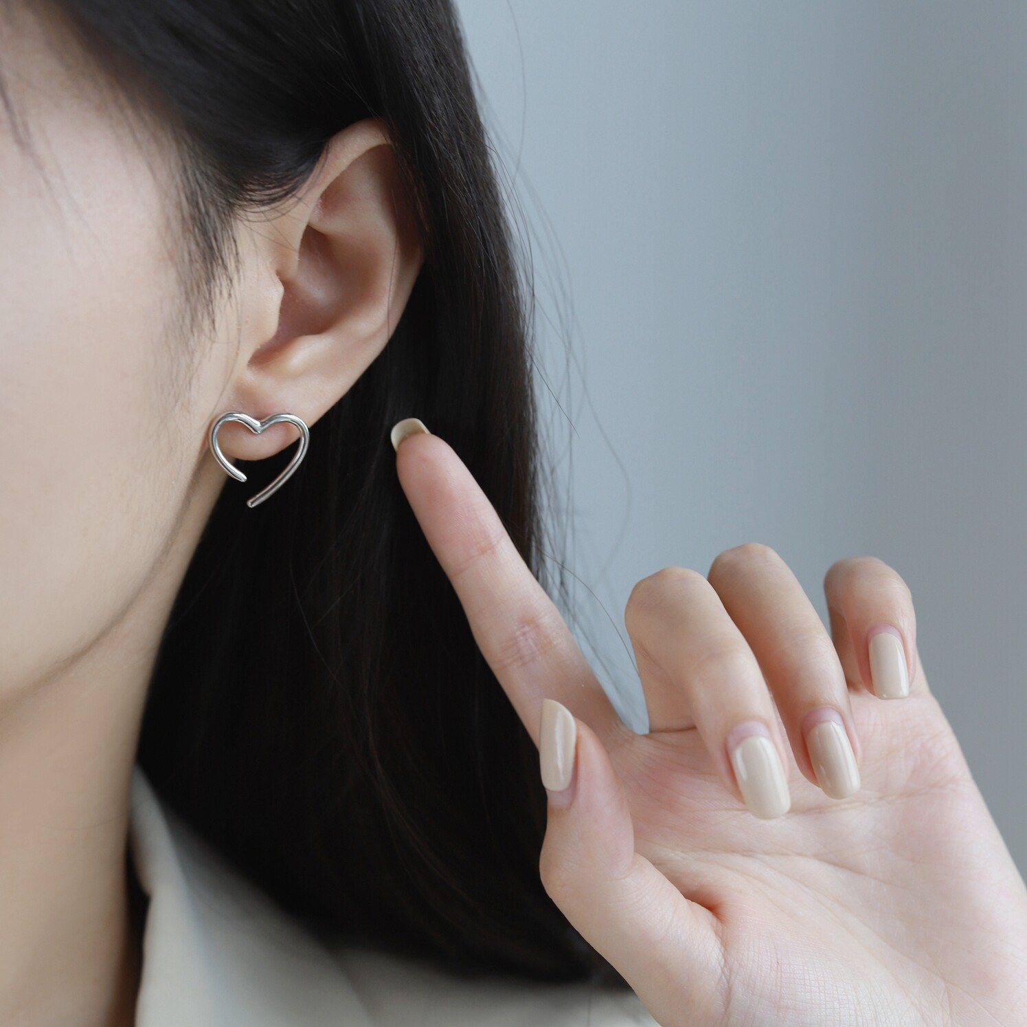 Pure silver loving earneedle female designing high temperament earrings 2022 new harbor wind tide ear decoration