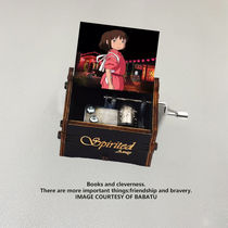 Xinjiang and Tibets soul-healing works Spirited Away hand-cranked music box mini high-end woodworking