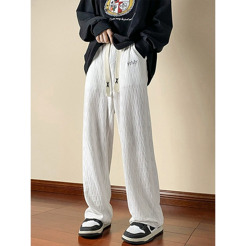 Вельветовые брендовые штаны, дизайнерские шахматы, тренд сезона