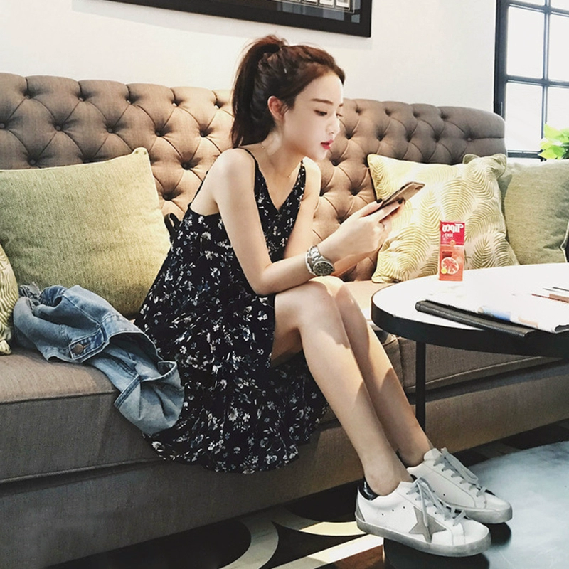 2018 phiên bản Hàn Quốc của áo vest không tay mỏng và rộng cùng váy xoay lớn dài giữa eo cao và váy hoa tươi nhỏ - Váy eo cao