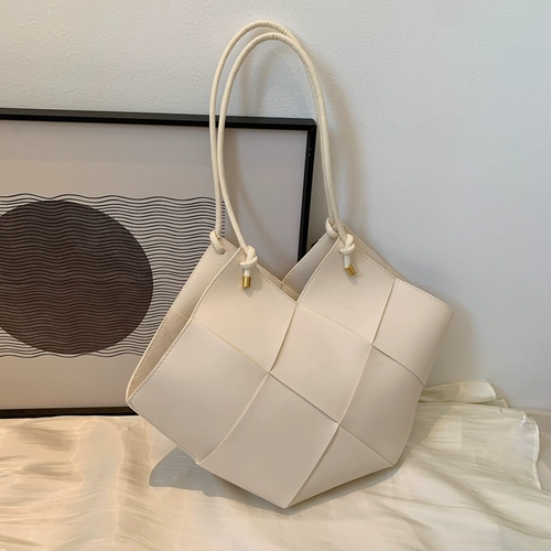 Небольшая дизайнерская вместительная и большая сумка через плечо, модная плетеная сумка на одно плечо, французский стиль, изысканный стиль, коллекция 2021