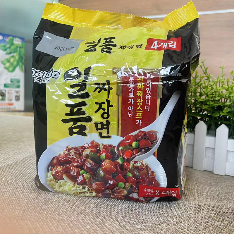 South Korean eight-track Catering Fried Sauce Noodles with Dried Noodle-style Bread Flour 8 Polar Spicy Fried Sauce Pasta Instant Noodles