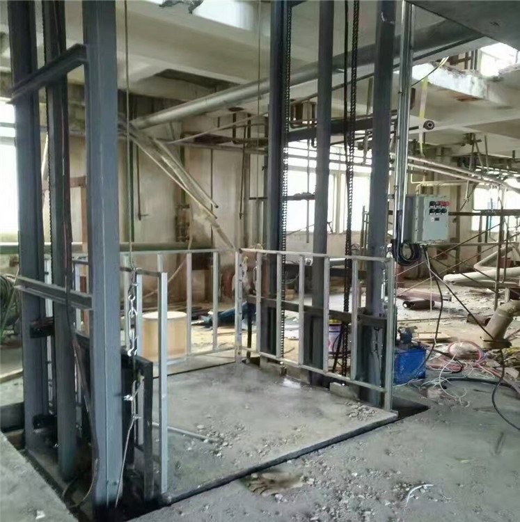 Customized freight elevator simple plant guide rail type anti-fall hydraulic lift flat platform household cargo elevator