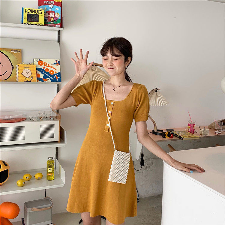 Retro single-breasted, form-fitting knitted dress that exposes the collarbone pic 34