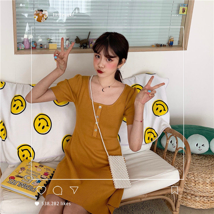 Retro single-breasted, form-fitting knitted dress that exposes the collarbone pic 28