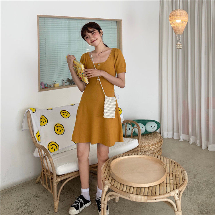 Retro single-breasted, form-fitting knitted dress that exposes the collarbone pic 31