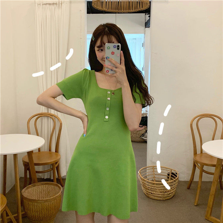 Retro single-breasted, form-fitting knitted dress that exposes the collarbone pic 18
