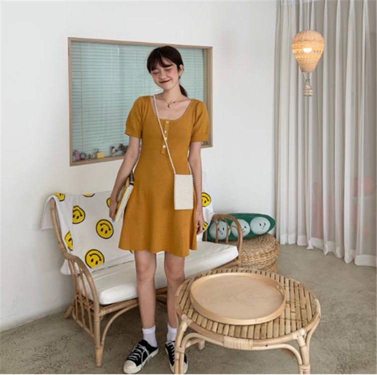 Retro single-breasted, form-fitting knitted dress that exposes the collarbone pic 30