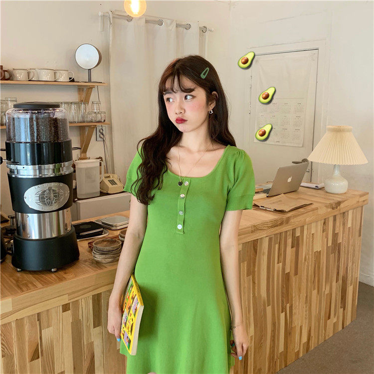 Retro single-breasted, form-fitting knitted dress that exposes the collarbone pic 11