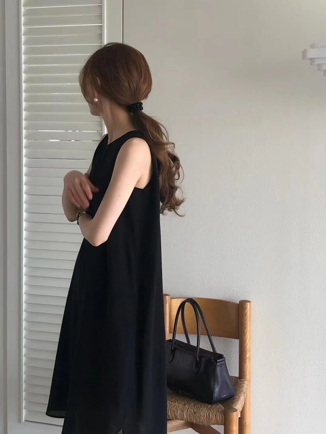 Han edition black sling dress 2023 summer new lazy wind and thin middle - long holiday dress