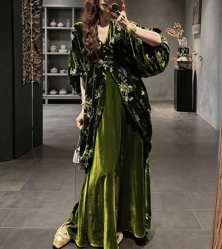 Sanji Heihua [Jinshanghua] New Chinese-Style National Style Velvet Burnt-Out Floral Dress, a Very Beautiful Long Dress for Autumn
