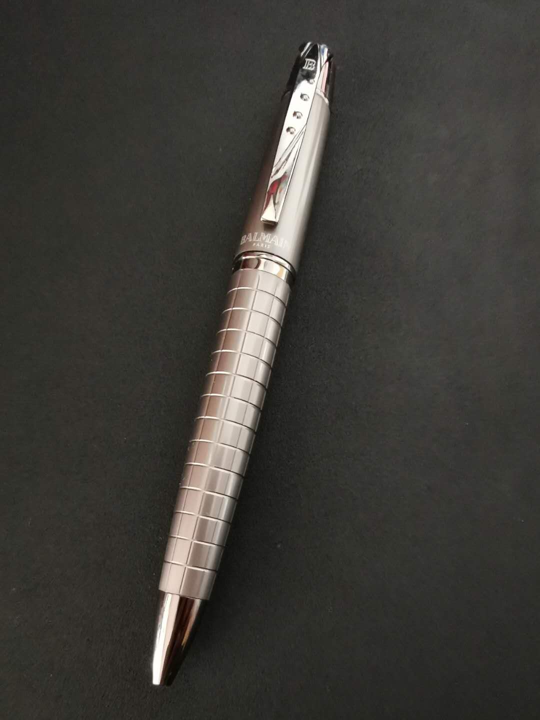 Metal grid ~ French Balmain stout stainless steel ballpoint pen gray ballpoint pen silver heavy feel signature pen