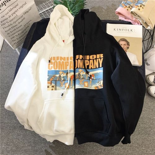 Белая футболка, шапка для отдыха, демисезонное термобелье, толстовка, короткий рукав