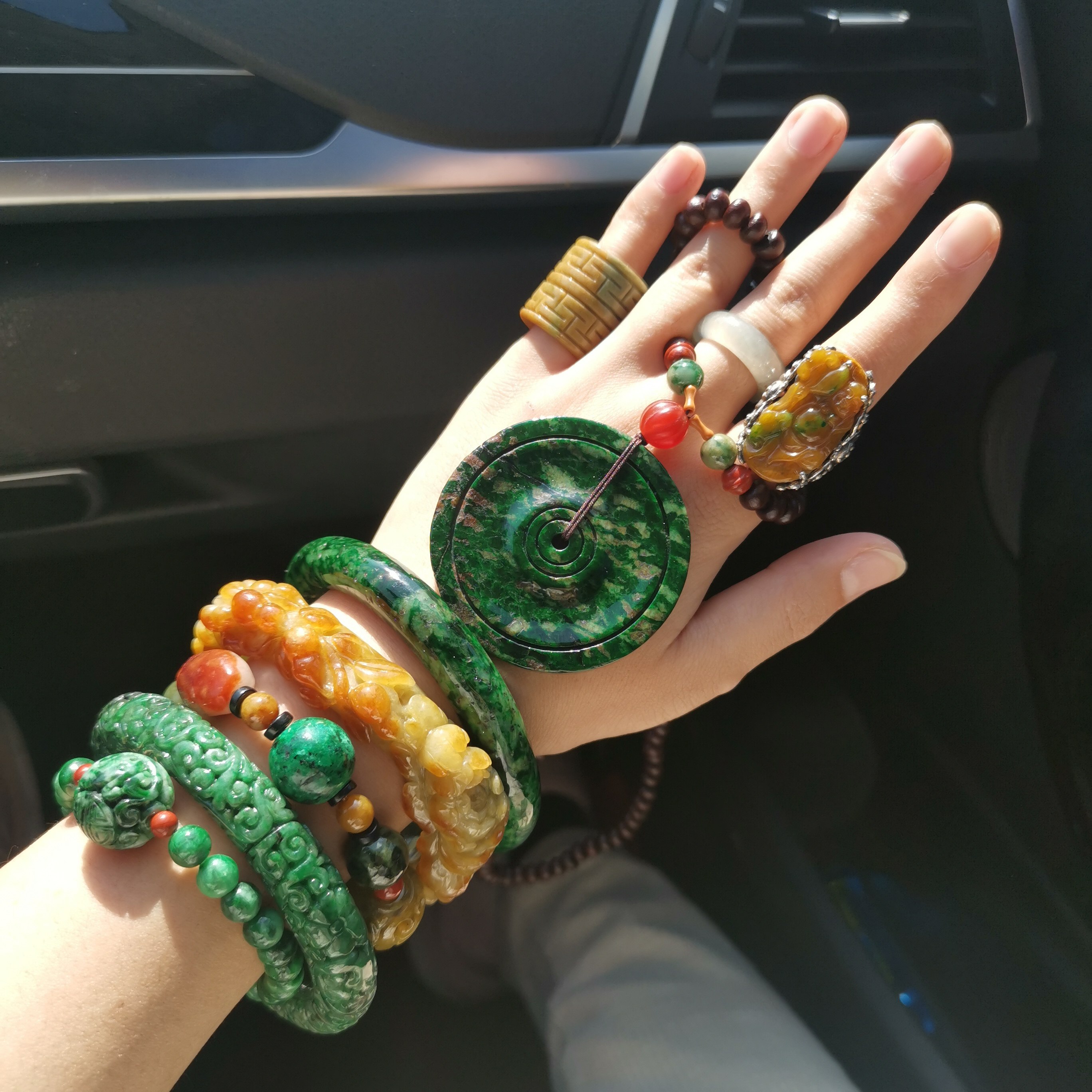 Live feature emerald ice bracelet playing Buddha beads